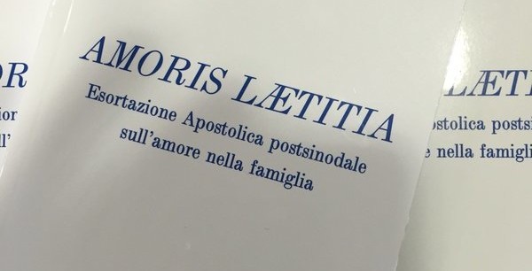 amoris-laetitia-bis-600x522